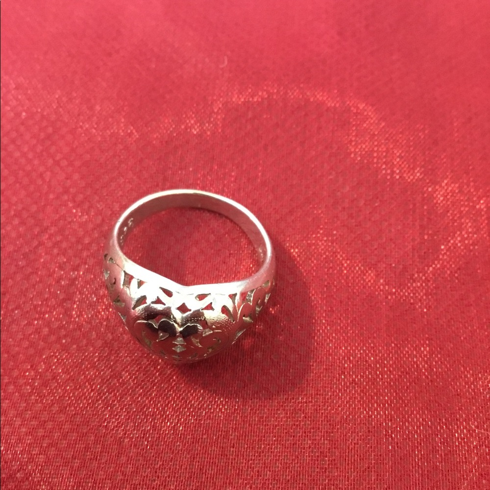 Beautiful Vintage Solid Sterling Silver Ring!